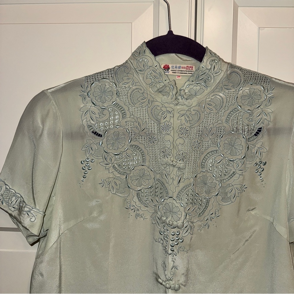 Vintage 100% silk peony Embroidered light green Chinese blouse - size 34